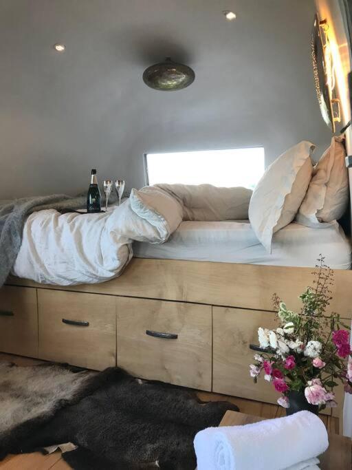 Airstream, Vintage American Caravan & Hottub Ashburton Exterior foto